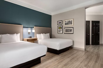 Deluxe Room, 2 Queen Beds, Mobility Accessible, Non Smoking (Hearing Accessible, Tub w/Grab Bars)