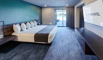 Poolside Suite