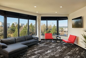 Grand Suite, Tower