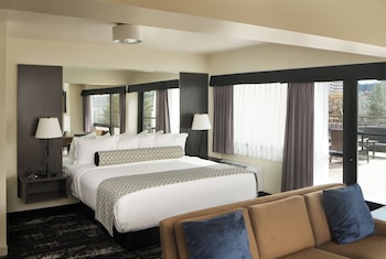 Suite, 1 King Bed (Centennial Trail)