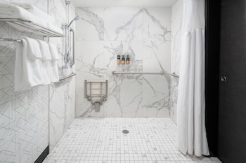 Deluxe Room, 1 King Bed, Mobility Accessible (Roll-in Shower)