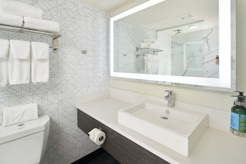 Deluxe Room, 2 Queen Beds (Pool)