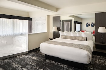 Suite, 1 King Bed, Jetted Tub