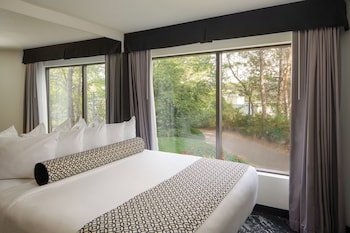 Suite, 1 King Bed, Jetted Tub
