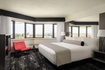 Suite, 1 King Bed, Jetted Tub