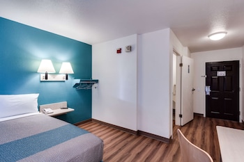Standard Room, 1 Queen Bed, Smoking