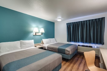 Standard Room, 1 Queen Bed, Non Smoking, Refrigerator & Microwave