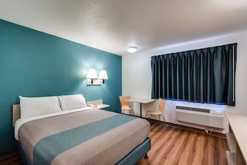 Standard Room, 1 Queen Bed, Smoking