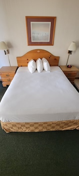 Deluxe Room, 1 Queen Bed, Jetted Tub