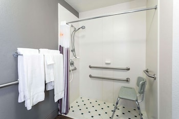 Room, Accessible (Mobility/Hearing Impaired Accessible)