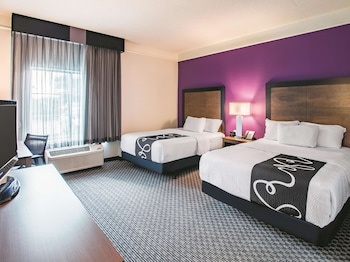 Room, 2 Double Beds, Accessible, Non Smoking (Mobility/Hearing, Tub w/ Grab Bars)