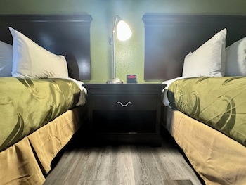 Standard Room, 2 Queen Beds, Non Smoking