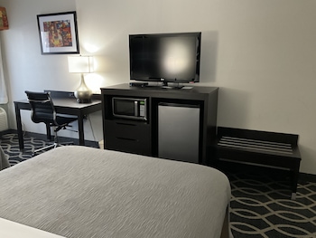 Standard Room, 2 Queen Beds, Non Smoking