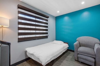 Suite, 1 King Bed with Sofa, Balcony, Non Smoking