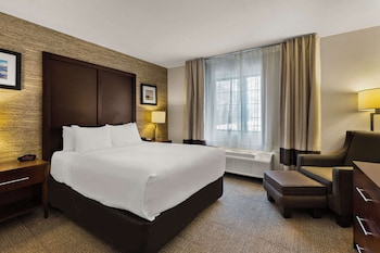 Suite, 1 Queen Bed, Non Smoking (Upgrade)