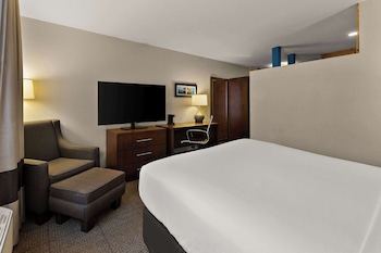 Suite, 1 Queen Bed, Non Smoking (Upgrade)