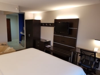 Standard Room, 1 King Bed, Jetted Tub