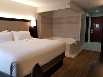 Standard Room, 1 King Bed, Jetted Tub
