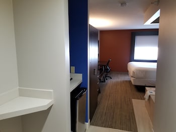 Standard Room, 1 King Bed, Jetted Tub