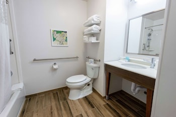 Room, 2 Double Beds, Accessible, Bathtub