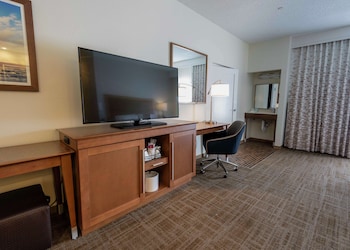 Suite, 1 King Bed, Accessible, Non Smoking (Roll-in Shower)