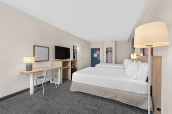 Room, 2 Queen Beds, Accessible, Bathtub (Mobility)