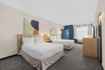 Room, 2 Queen Beds, Accessible, Bathtub (Mobility)
