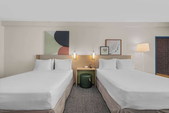 Room, 2 Queen Beds, Accessible, Bathtub (Mobility)