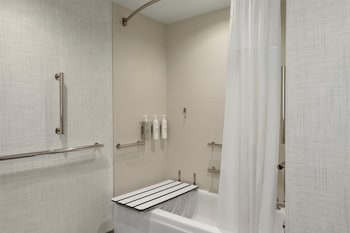 One King Bed, Non-Smoking, Accessible with Tub