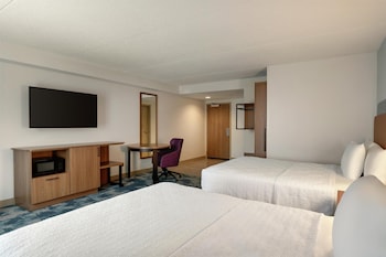 Room, 2 Queen Beds, Non Smoking (Roll-In Shower)