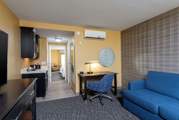 Suite, 2 Queen Beds, Non Smoking
