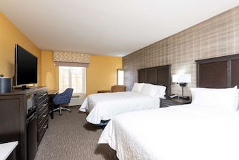 Two queen beds ns