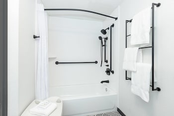 Room, 2 Double Beds, Accessible, Non Smoking (Mobility, Bathtub w/Grab Bars)