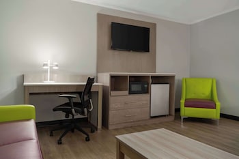 Room, 1 Queen Bed, Mobility Accessible, Non Smoking (Mobility, Bathtub W/grab Bars)