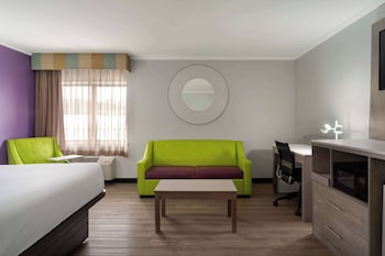 Suite, 1 King Bed, Non Smoking