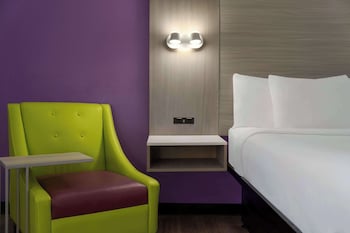 Room, 1 King Bed, Non Smoking