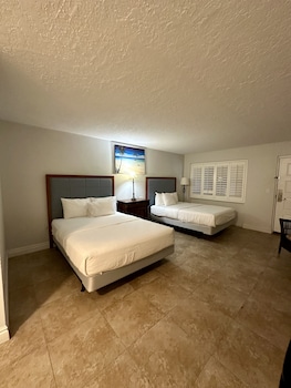 Room, 2 Queen Beds, Refrigerator & Microwave