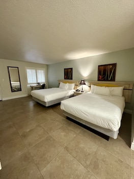 Room, 2 Queen Beds, Refrigerator & Microwave