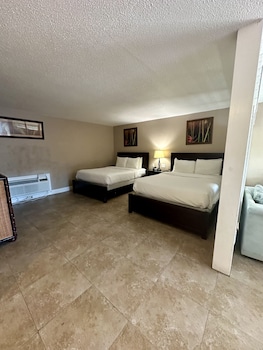 Deluxe Suite, 2 Queen Beds, Refrigerator & Microwave