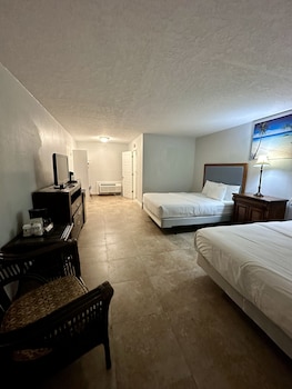 Room, 2 Queen Beds, Refrigerator & Microwave