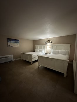 Deluxe Suite, 2 Queen Beds, Refrigerator & Microwave