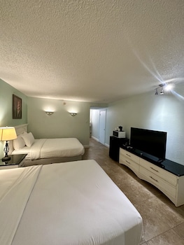 Room, 2 Queen Beds, Refrigerator & Microwave