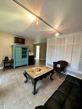 Deluxe Suite, 2 Queen Beds, Refrigerator & Microwave