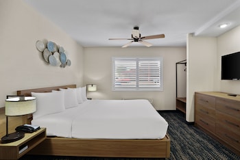 Deluxe Suite, 1 King Bed with Sofa bed, Non Smoking