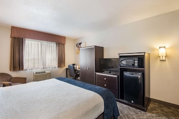 Standard Room, 1 King Bed, Non Smoking, Refrigerator & Microwave