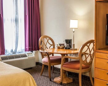 Suite, 1 King Bed, Non Smoking