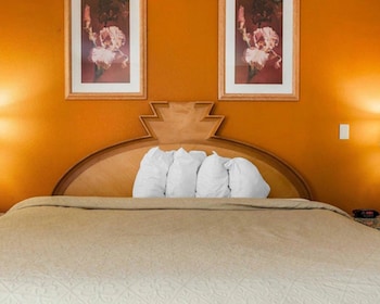 Suite, 1 King Bed, Non Smoking