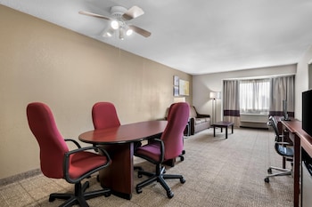 Business Room, 1 King Bed, Non Smoking