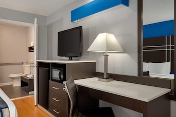 Standard Room, 1 King Bed, Accessible, Non Smoking