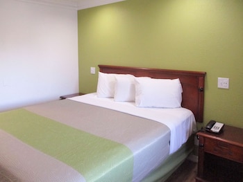 Standard Room, 1 King Bed, Non Smoking, Refrigerator & Microwave